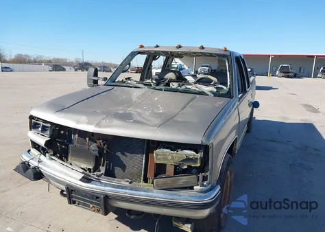 2000 Chevrolet C3500 from USA, damaged, VIN 1GCGC33R1YF516832